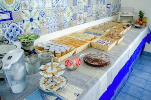 Colazione a buffet inclusa, servita tutte le mattine 