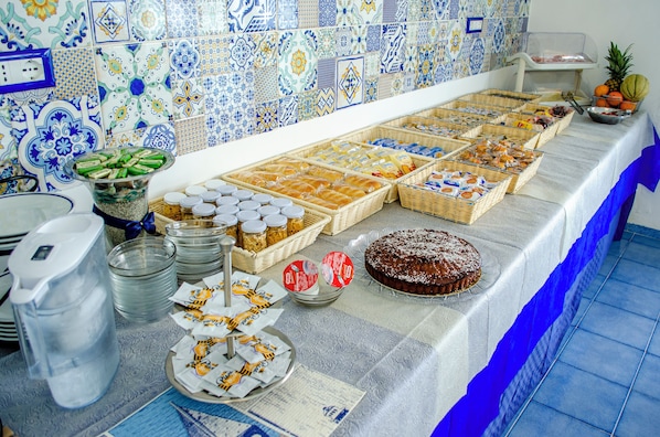 Desayuno bufé gratuito y diario