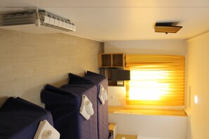 Habitación triple superior | Escritorio, cortinas opacas, wifi gratis