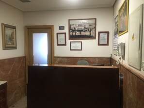Lobby - Hostal Conchita Legazpi (Madrid)