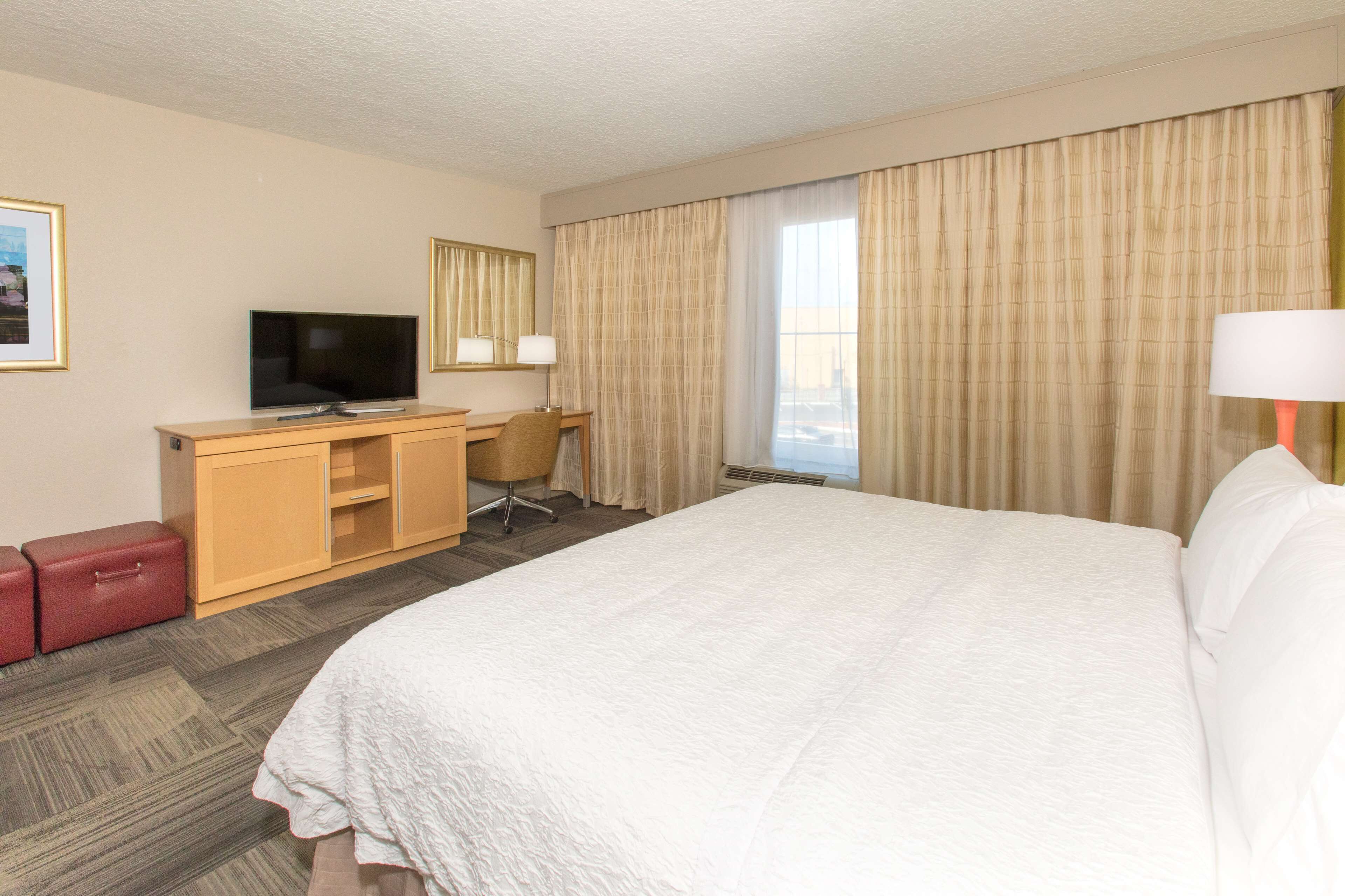 minibar, in-room safe, desk, laptop workspace