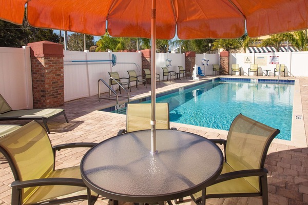 Outdoor pool, pool umbrellas, sun loungers