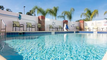 Outdoor pool, pool umbrellas, sun loungers