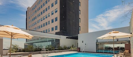 Outdoor pool, pool loungers