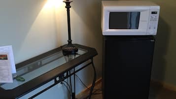Standard Room, 2 Queen Beds | Iron/ironing board, rollaway beds, free WiFi, bed sheets