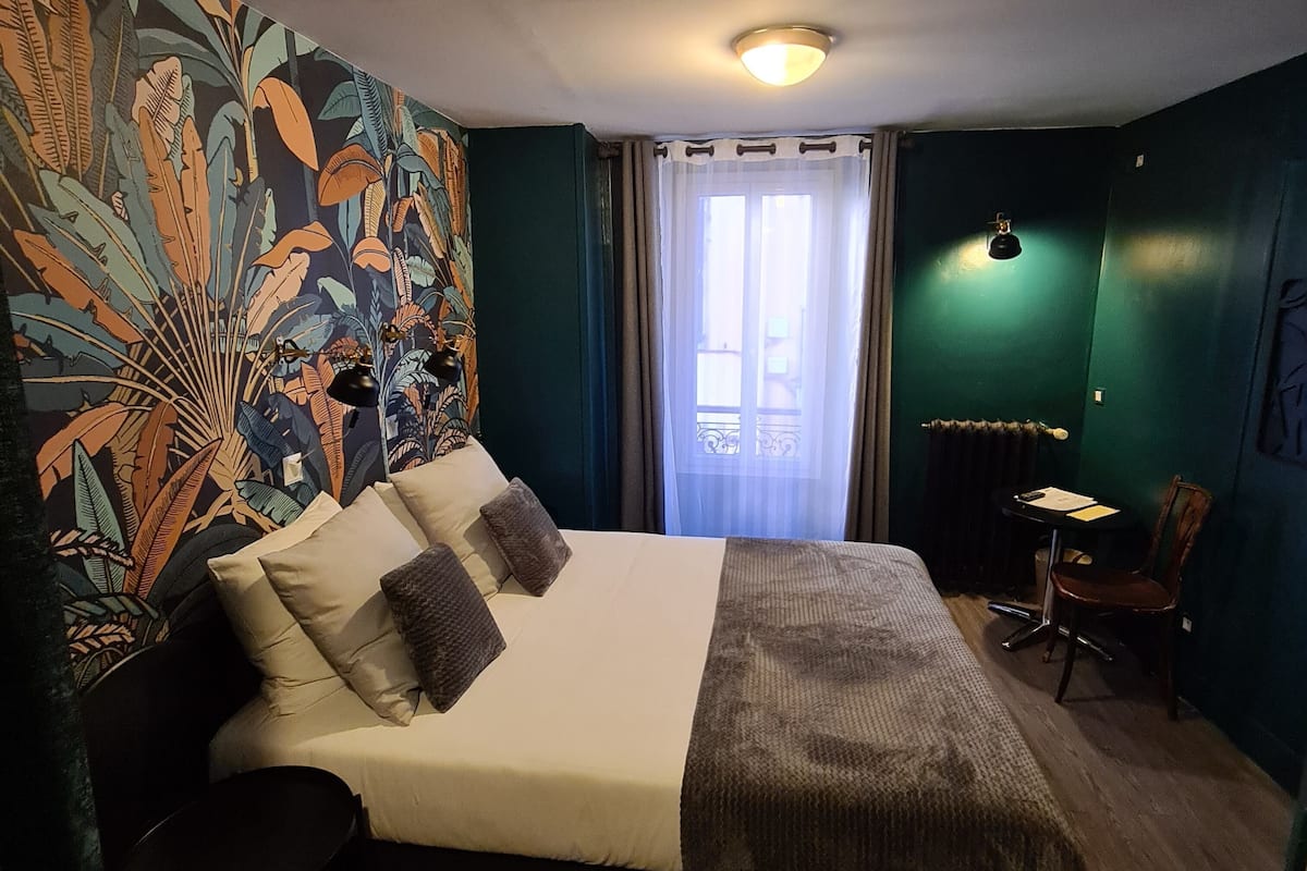 Standard Double Room | In-room safe, individually decorated, desk, soundproofing