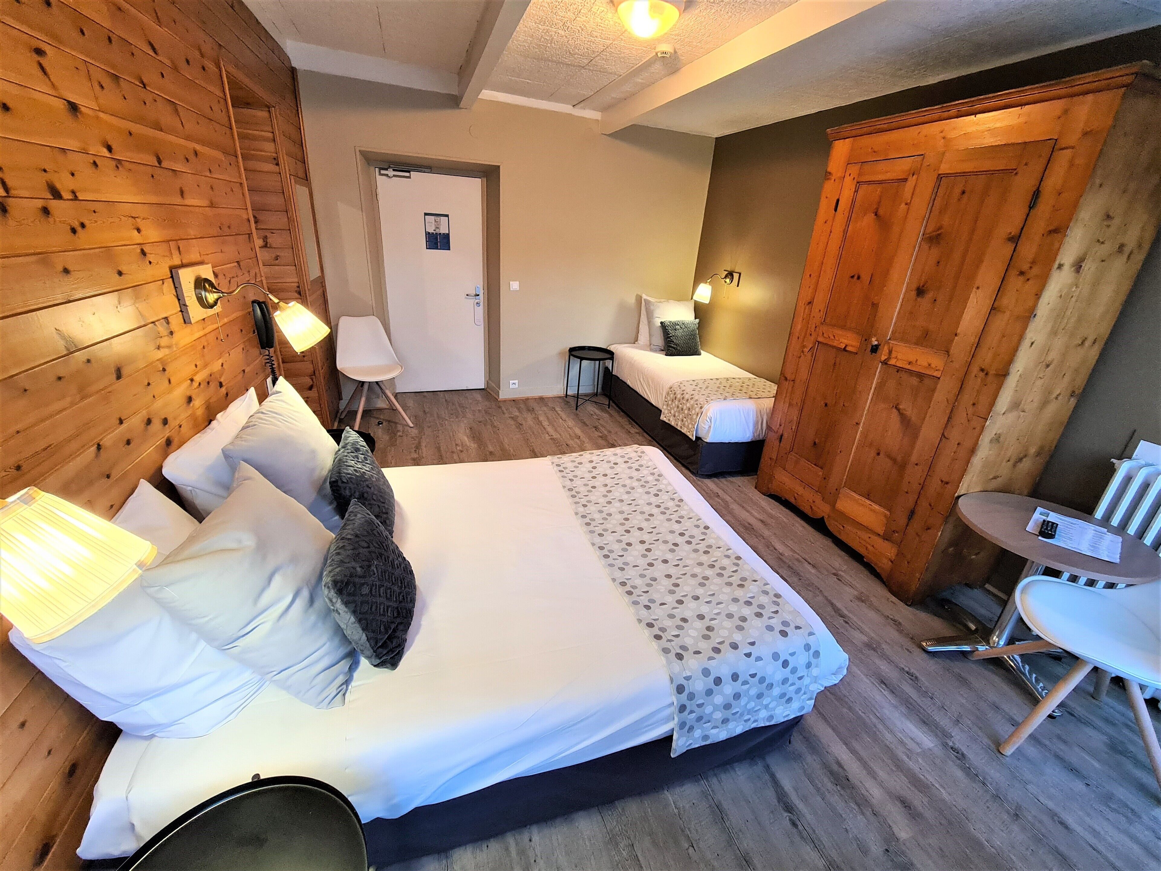 comfort triple room | in-room safe, individually decorated, desk, soundproofing