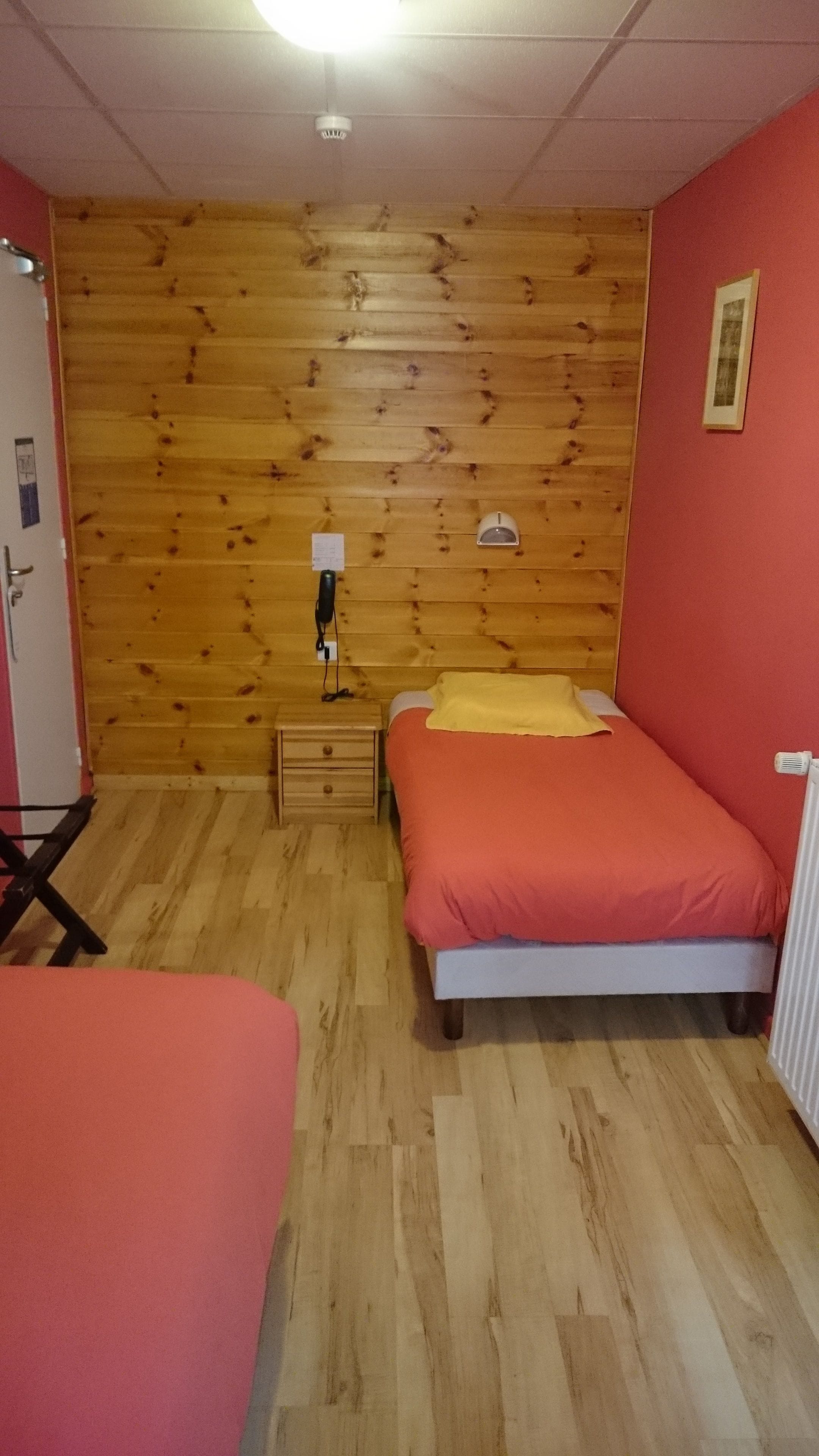 standard twin room | in-room safe, individually decorated, desk, soundproofing