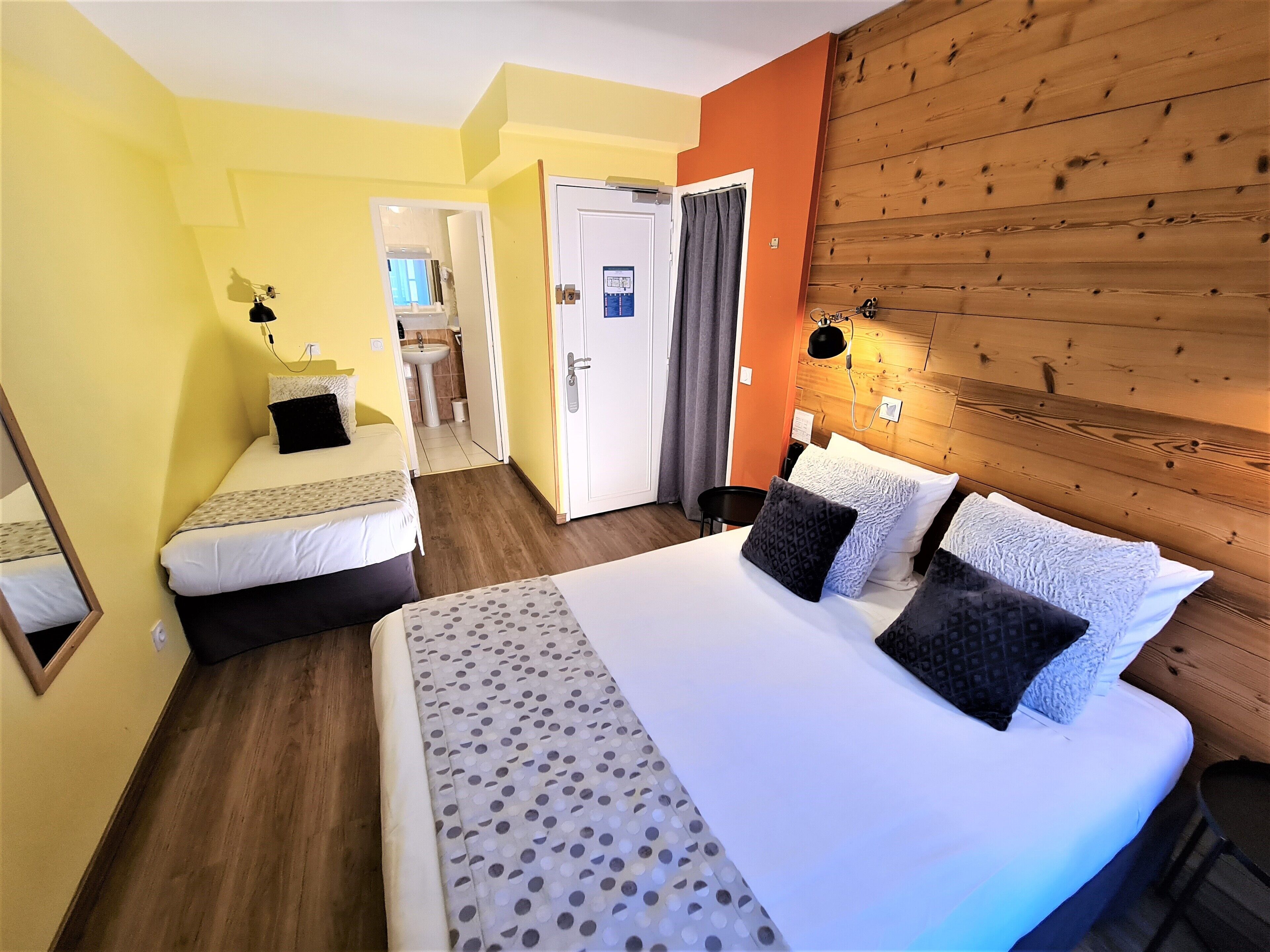 comfort triple room | in-room safe, individually decorated, desk, soundproofing