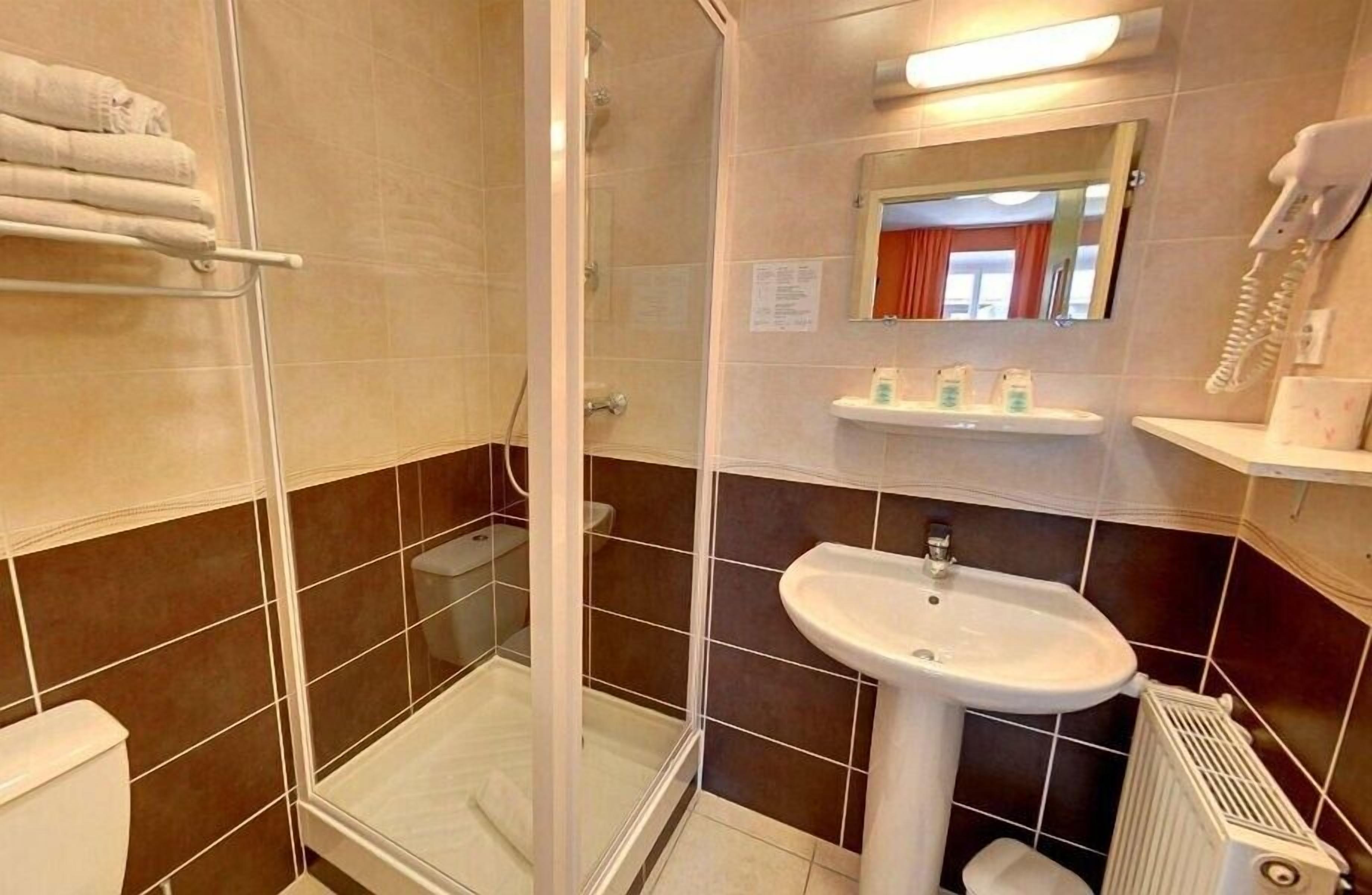 comfort triple room | bathroom | shower, free toiletries, hair dryer, towels