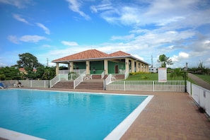 Outdoor pool - Country Club Mangowalk Townhouse (Montego Bay)