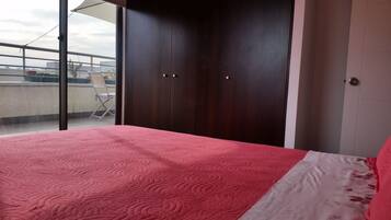 1 bedroom, in-room safe, iron/ironing board, rollaway beds