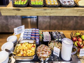 Morgenmadsbuffet mod et gebyr i weekenden