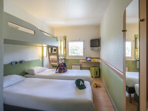Premium bedding, desk, free WiFi - ibis budget Aix en Provence Est Le Canet (Meyreuil)