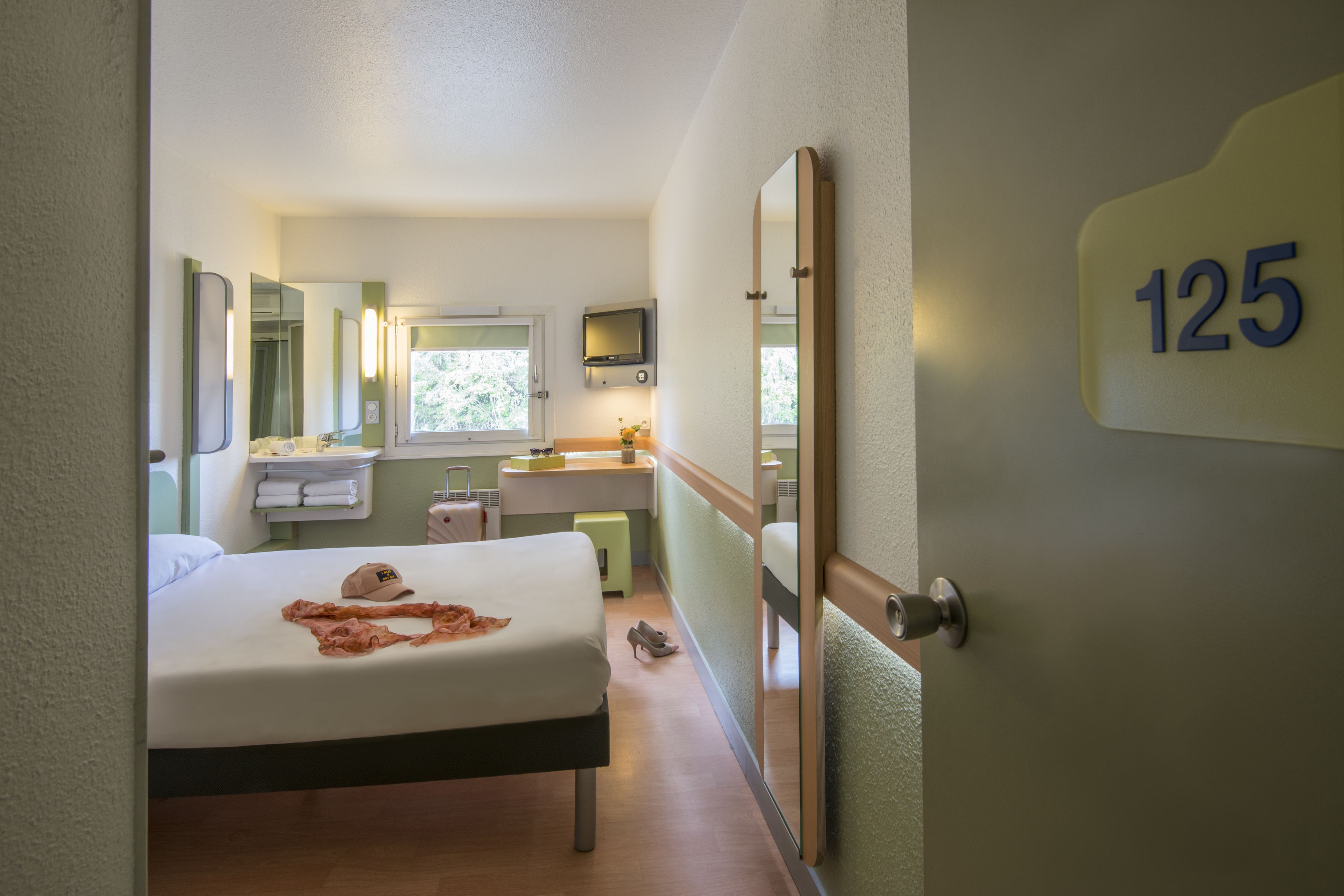 Chambre Double | Literie de qualité supérieure, bureau, Wi-Fi gratuit