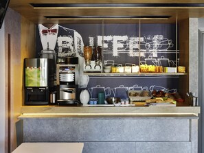 Petit déjeuner buffet servi en supplément les week-ends