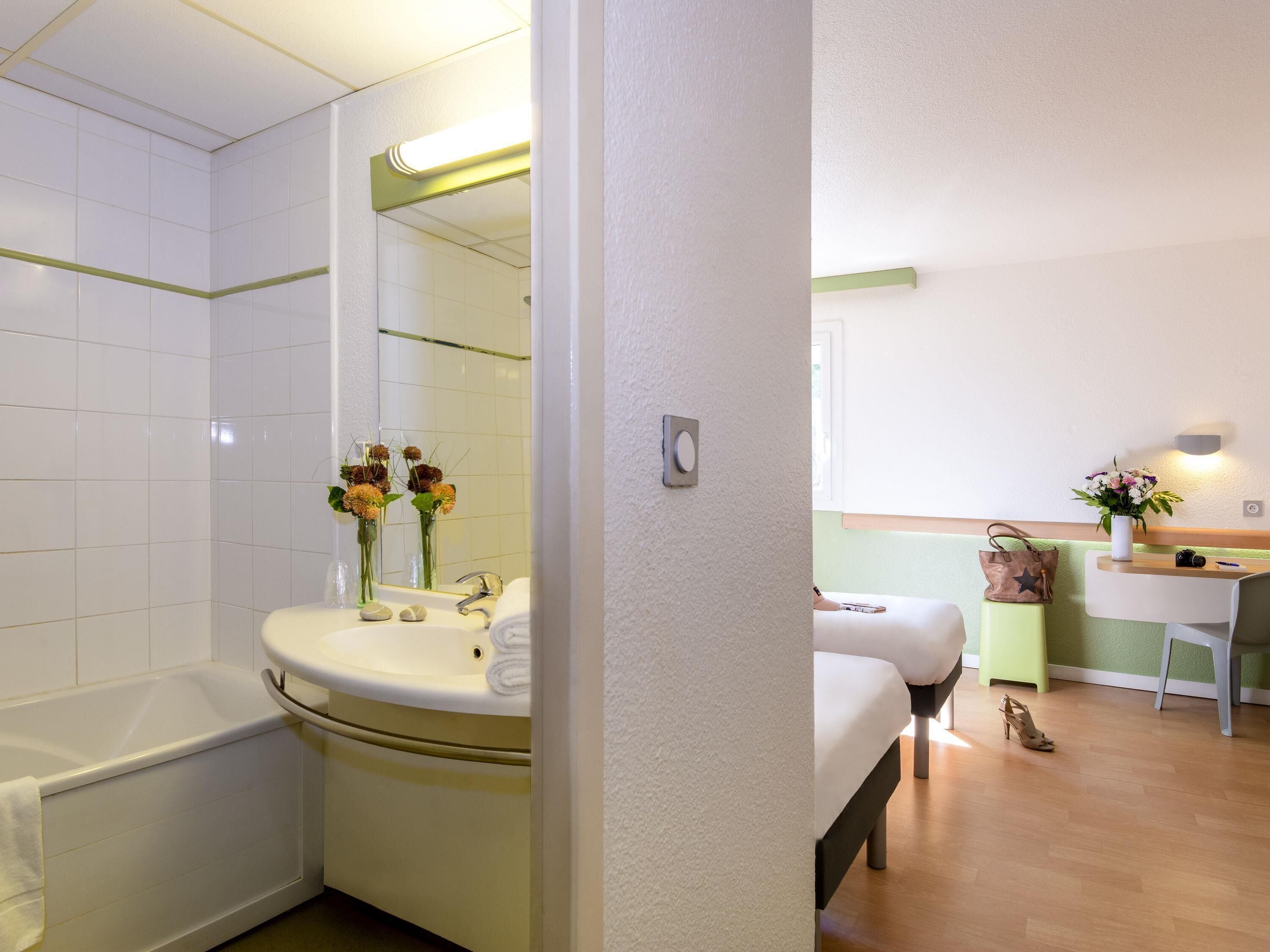 Chambre Standard, 2 lits une place | Bureau, chambres insonorisées, Wi-Fi gratuit, draps fournis