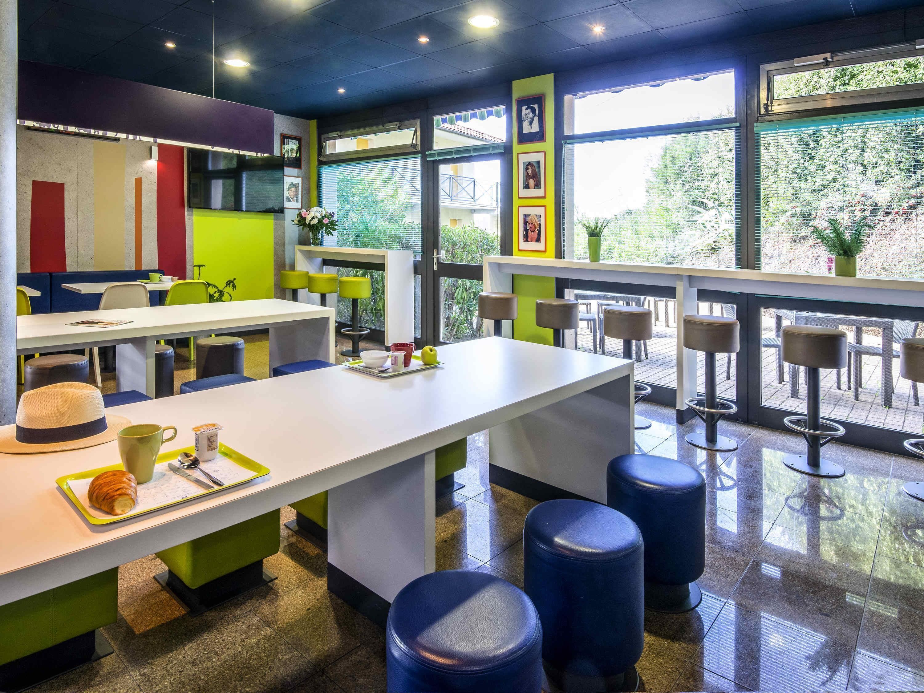 Petit déjeuner buffet servi tous les jours en supplément