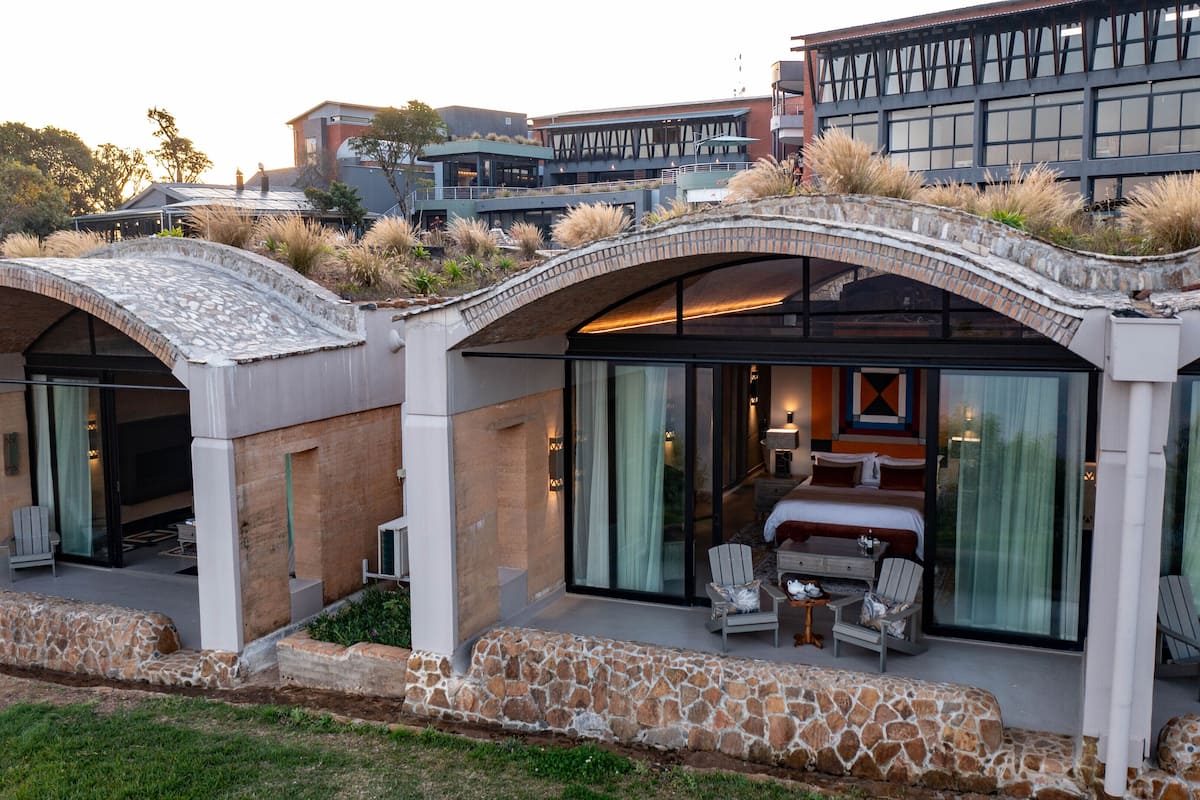 مكتب وتجهيزات عازلة للصوت وأسرّة أطفال/رضّع (مجانًا) وواي فاي مجانًا