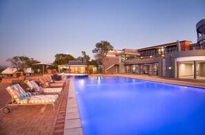 2 albercas al aire libre