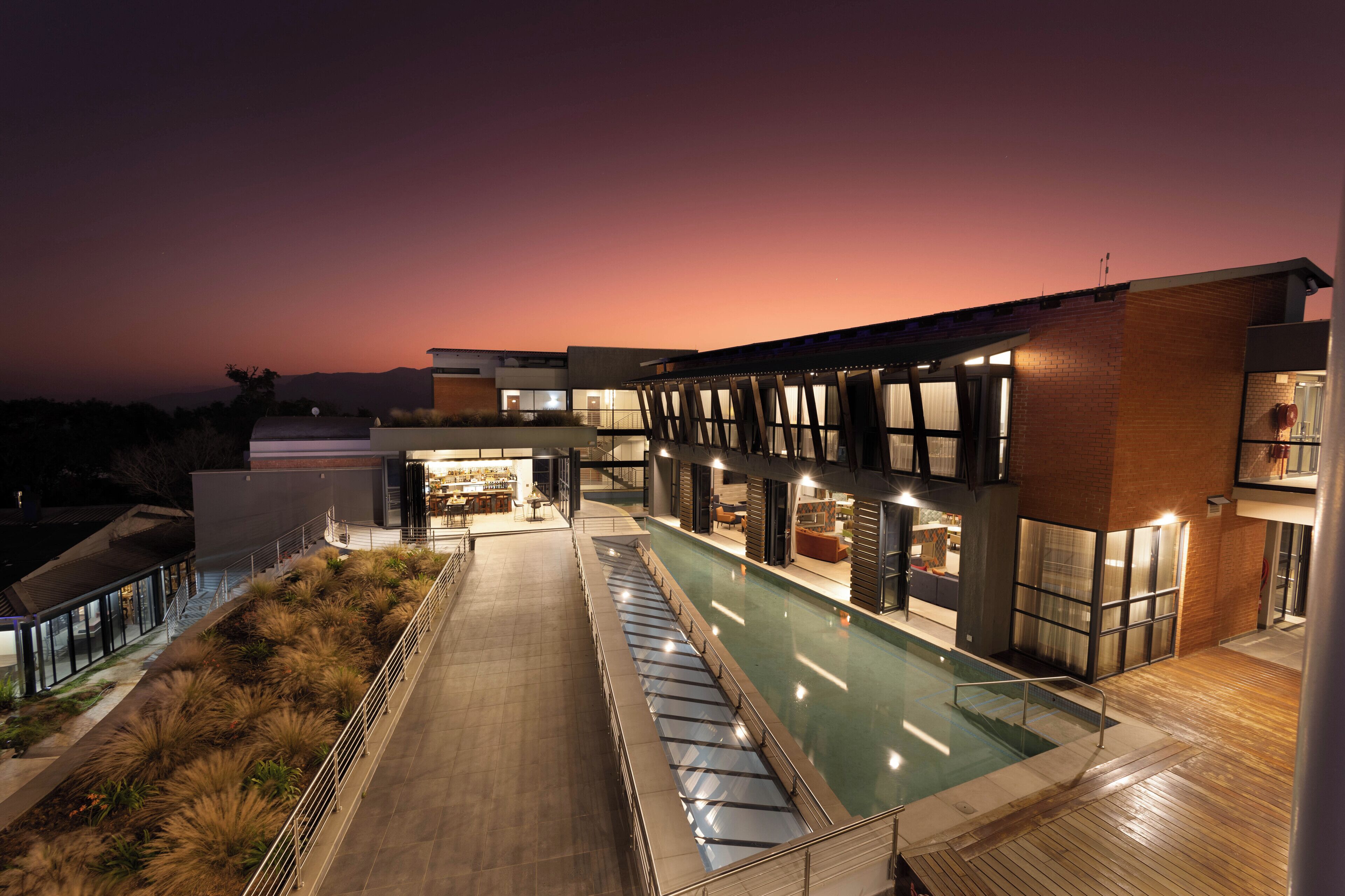 Kuntoallas / pitkä uima-allas