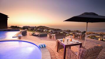 2 albercas al aire libre