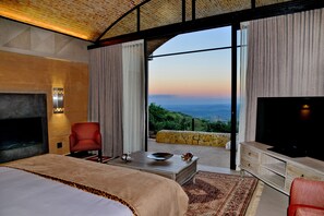 Deluxe kamer | Een bureau, geluiddichte muren, gratis babybedden, gratis wifi