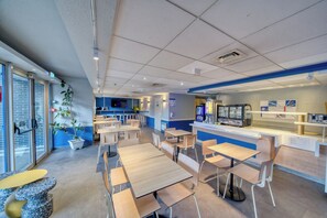 Sarapan dibawa pulang di akhir pekan (EUR 7.50 per orang)