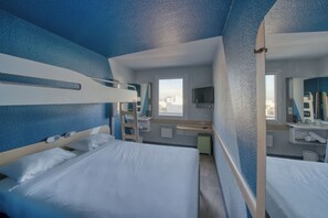 Kamar Triple, 1 Tempat Tidur Double | Meja kerja, Wi-Fi gratis, dan seprai linen