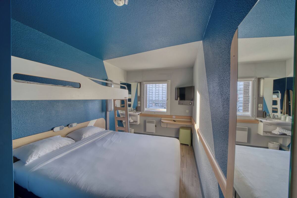 Kamar Double | Meja kerja, Wi-Fi gratis, dan seprai linen