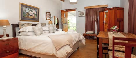 ห้องสแตนดาร์ดดับเบิล | เครื่องนอนระดับพรีเมียม, พื้นที่ทำงานแบบใช้แล็ปท็อป, Wi-Fi ฟรี