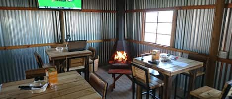 Daily full breakfast (ZAR 100 per person)
