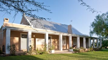 Luxe beddengoed, een laptopwerkplek, gratis wifi, beddengoed