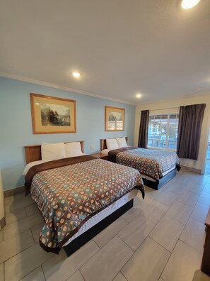 Standard-huone, 2 keskisuurta parisänkyä | Ilmainen Wi-Fi, vuodevaatteet