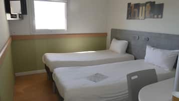 Literie hypoallergénique, rideaux occultants, fer et planche à repasser