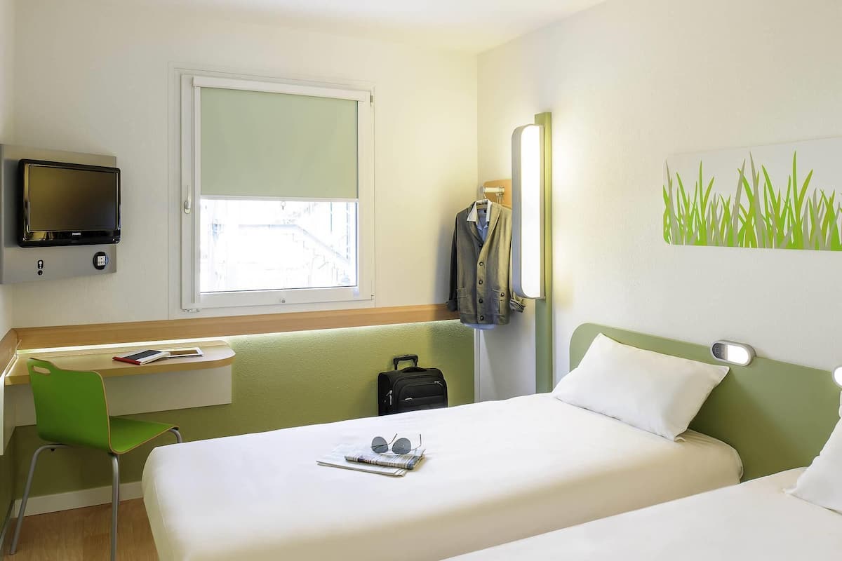 Zweibettzimmer, 2 Einzelbetten | Allergikerbettwaren, Verdunkelungsvorhänge, Bügeleisen/Bügelbrett