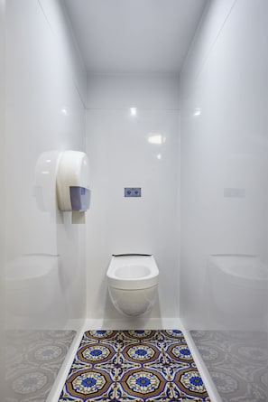 Bruser, miljøvenlige toiletartikler, håndklæder