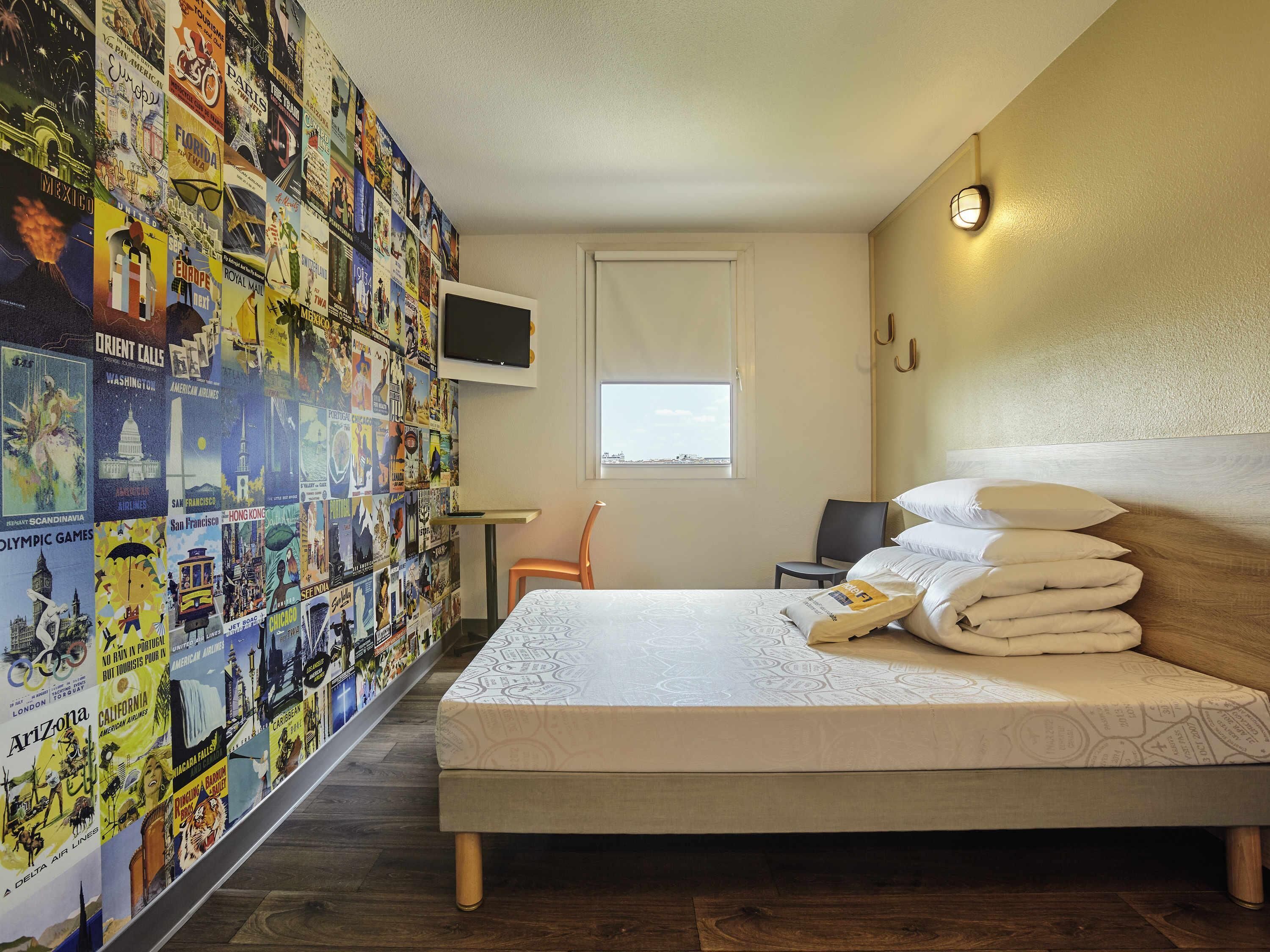 Coffre-fort, bureau, espace de travail pour ordinateurs portables