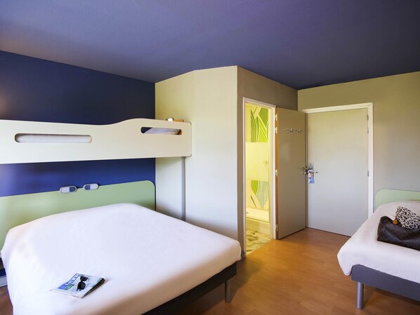 Family Room (4 people) - ibis budget Saint Martin de Crau Porte de Camargue (Saint-Martin-de-Crau)