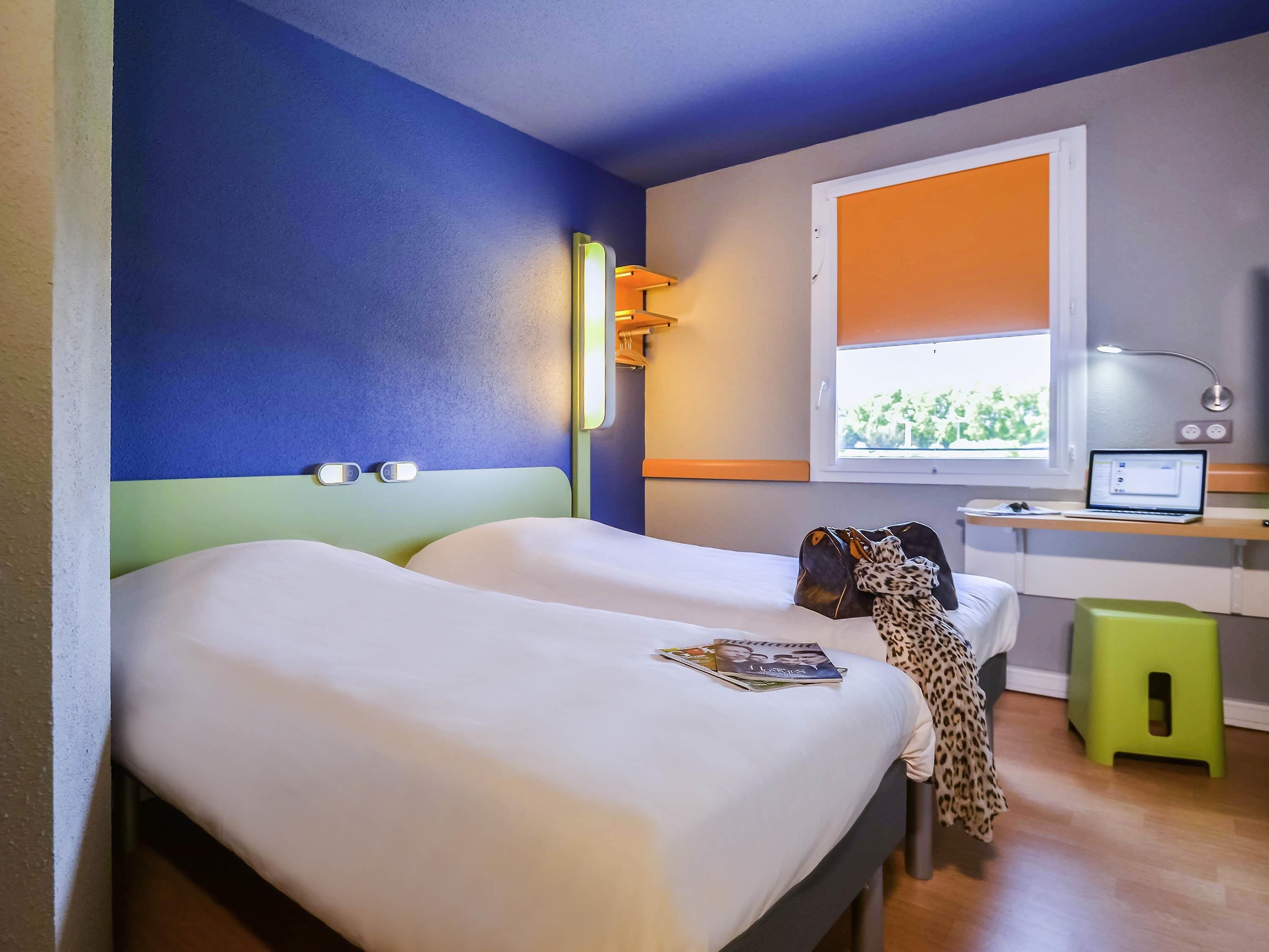 Twin Room, 2 Single Beds | Desk, soundproofing, iron/ironing board (on request), free WiFi