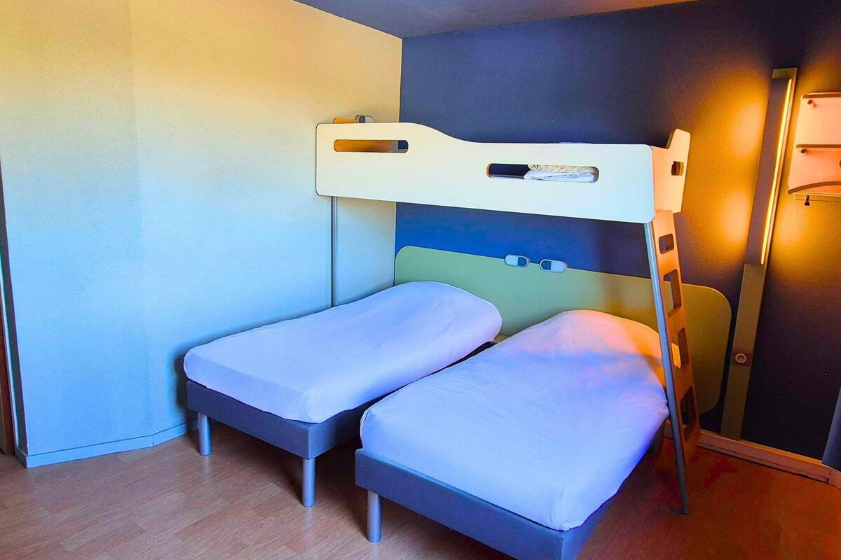 Triple Room, 3 Single Beds
