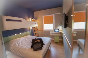 Triple Room, Multiple Beds | Desk, free WiFi, bed sheets