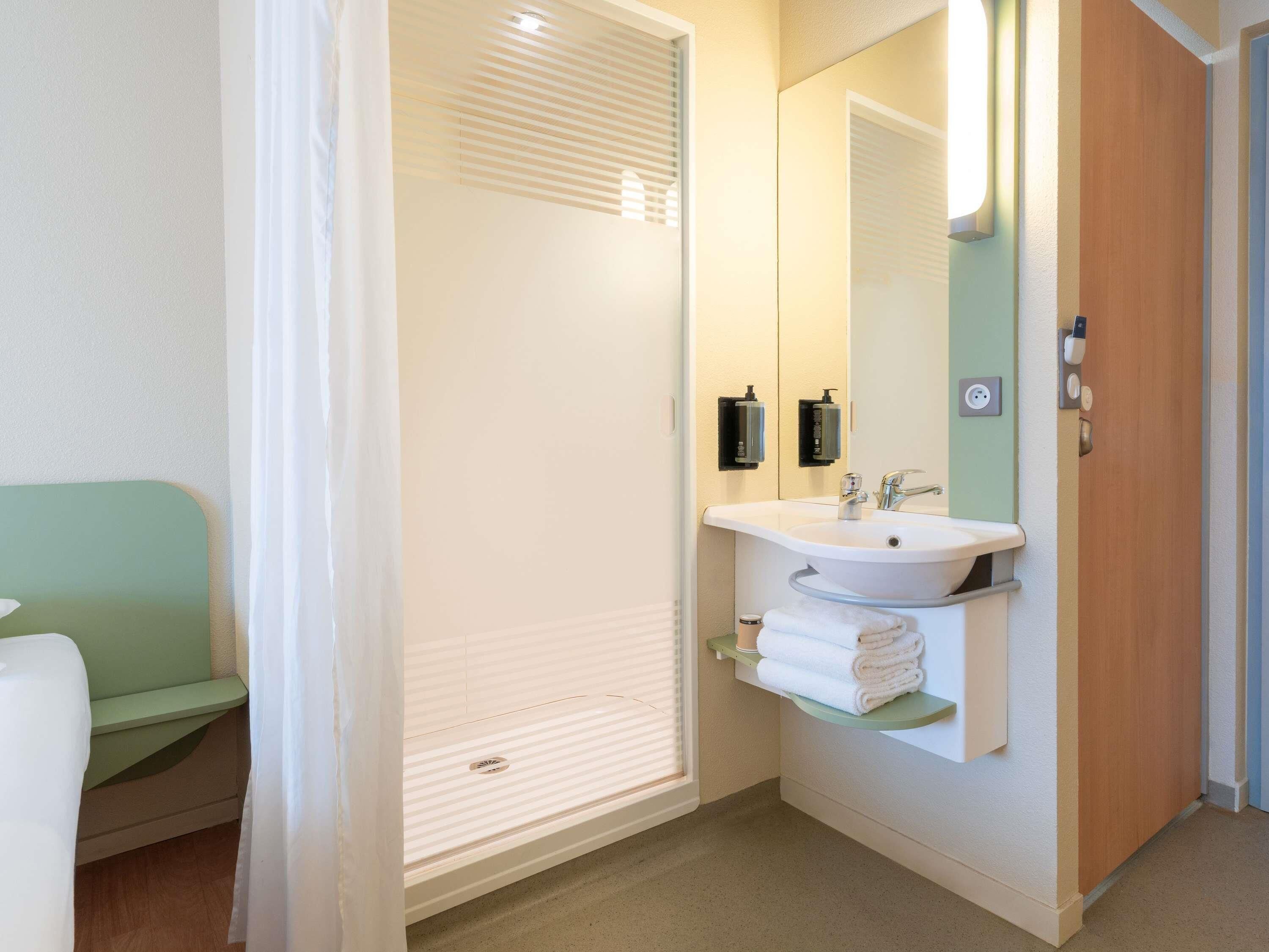 twin room, 2 single beds | desk, soundproofing, iron/ironing board, free cots/infant beds