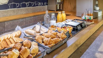 Daily buffet breakfast (EUR 6.60 per person)