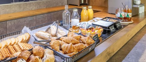 Daily buffet breakfast (EUR 6.60 per person)