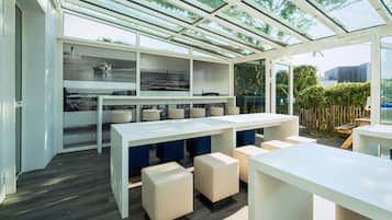 Daily buffet breakfast (EUR 6.60 per person)