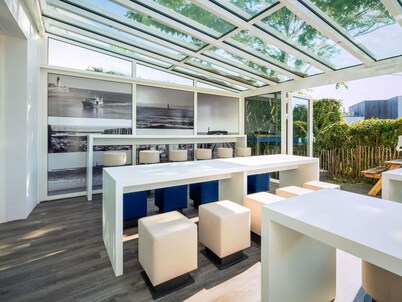 莱沙布勒多洛纳宜必思快捷酒店