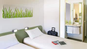 Chambre avec lits jumeaux, 2 lits une place | Bureau, chambres insonorisées, fer et planche à repasser