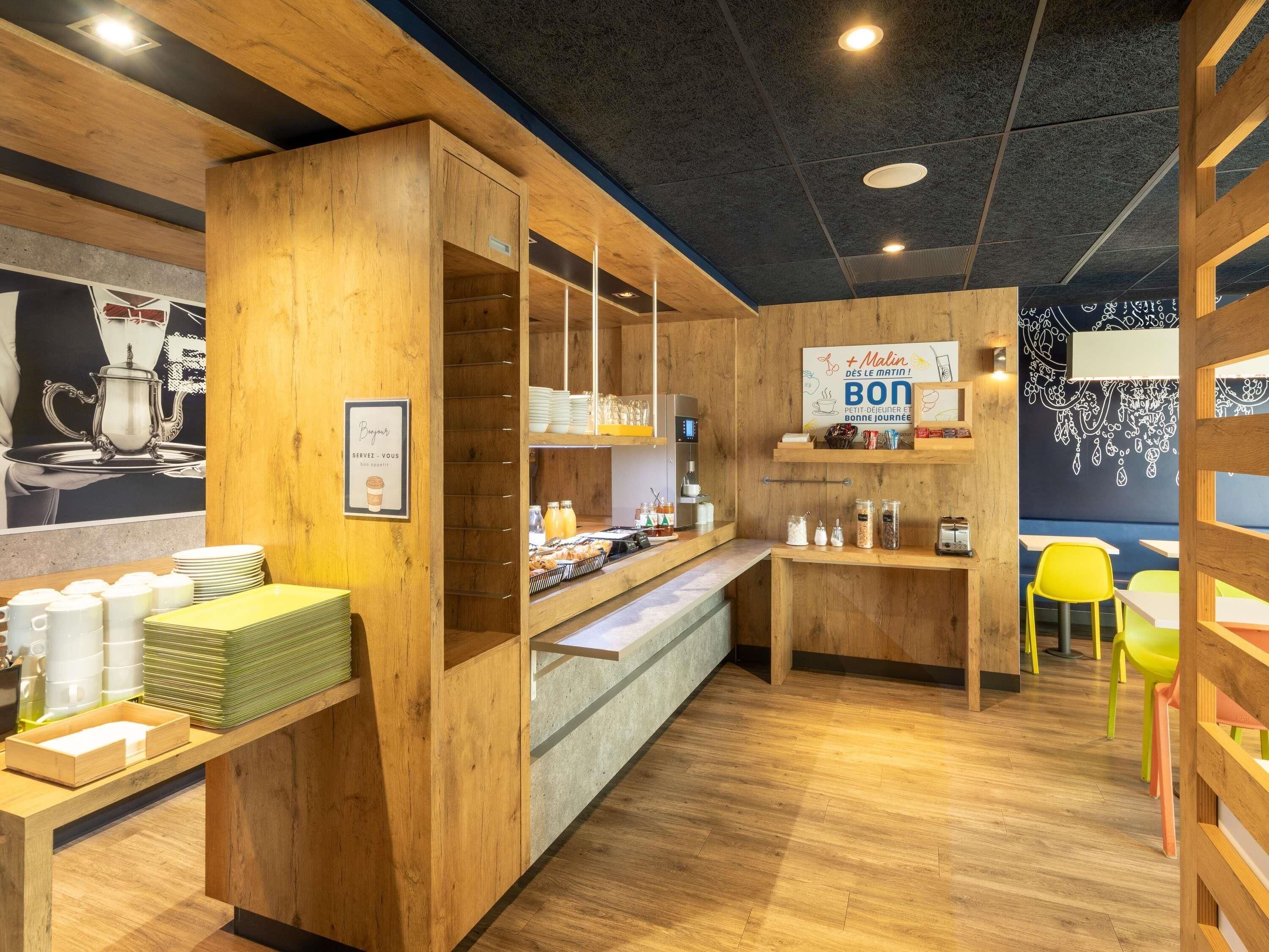 Daily buffet breakfast (EUR 6.60 per person)