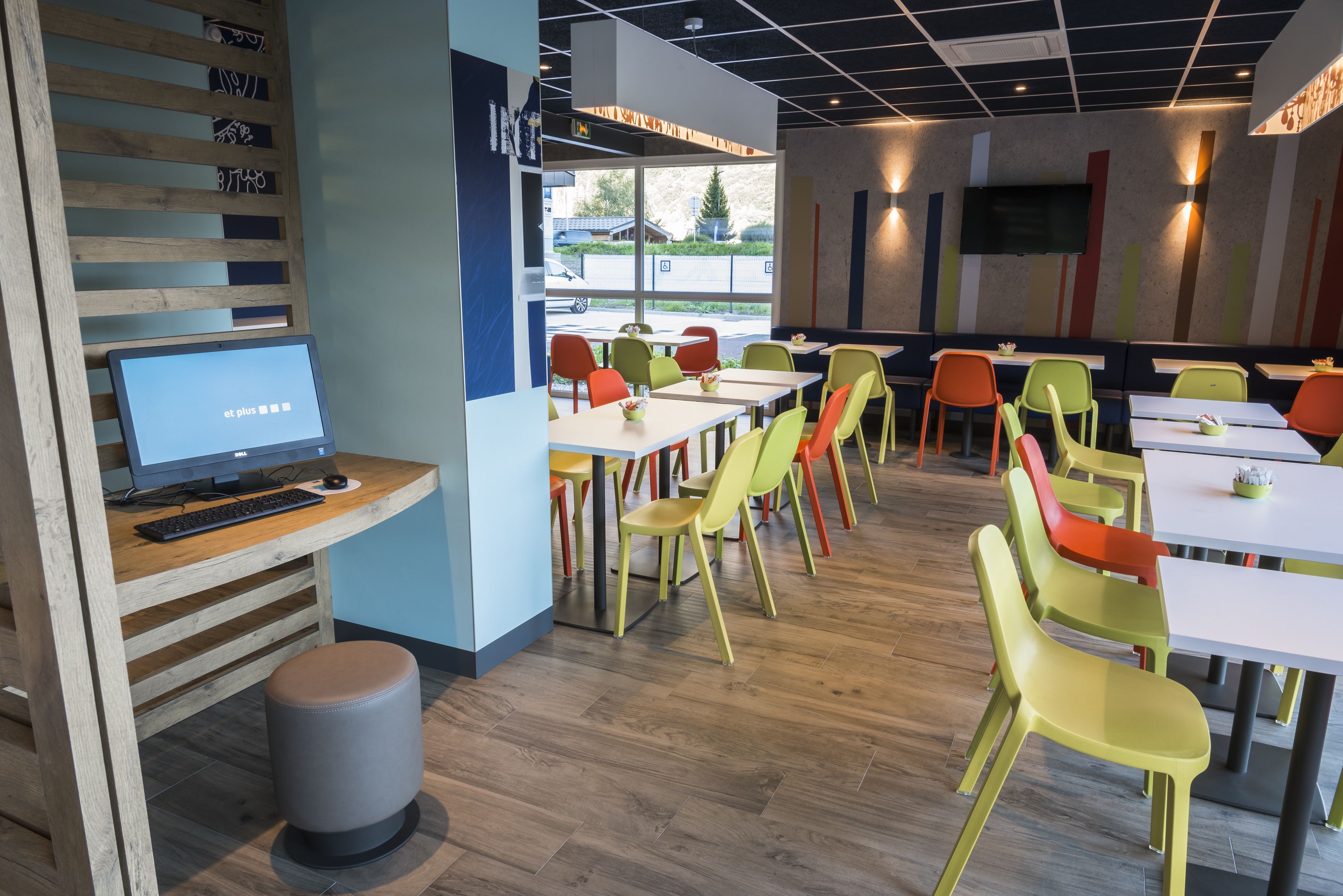 Tägliches Frühstücksbuffet (9.9 EUR pro Person)